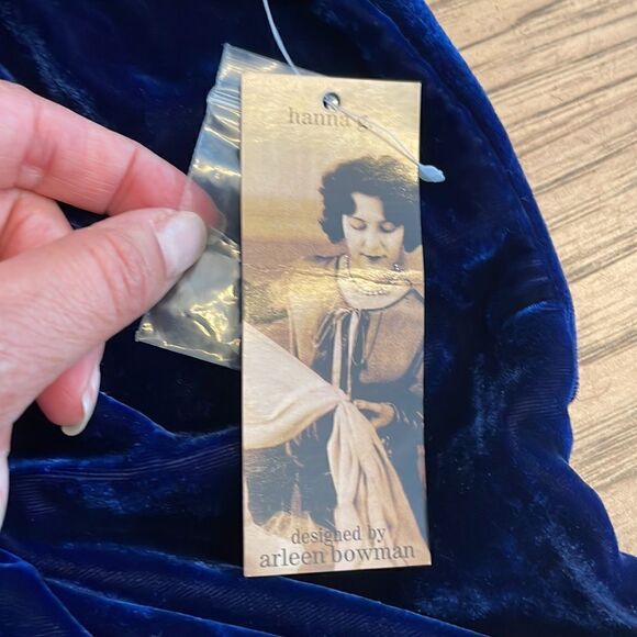 HANNA G. DESIGNED BY ARLEEN BOWMAN. RICH BLUE VELVET BUTTON BLOUSE. NEW… - Picture 10 of 13